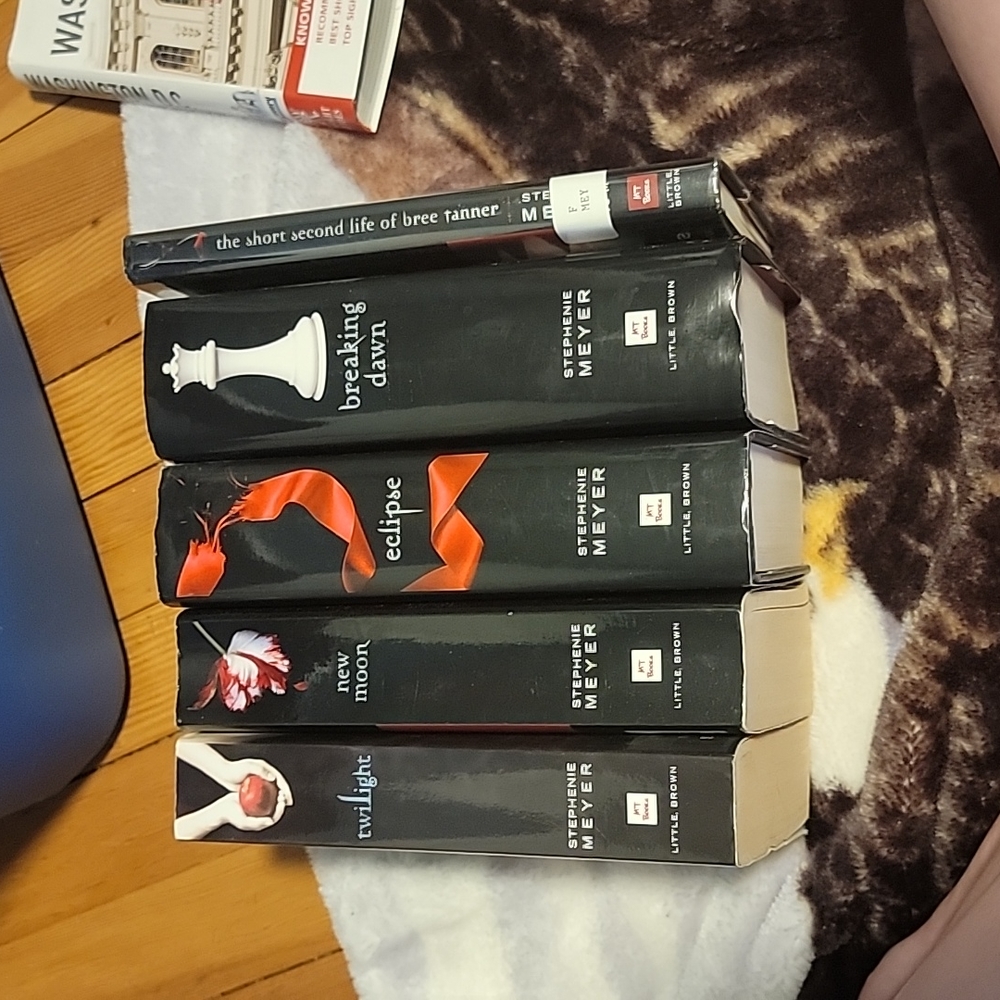 Twilight saga books